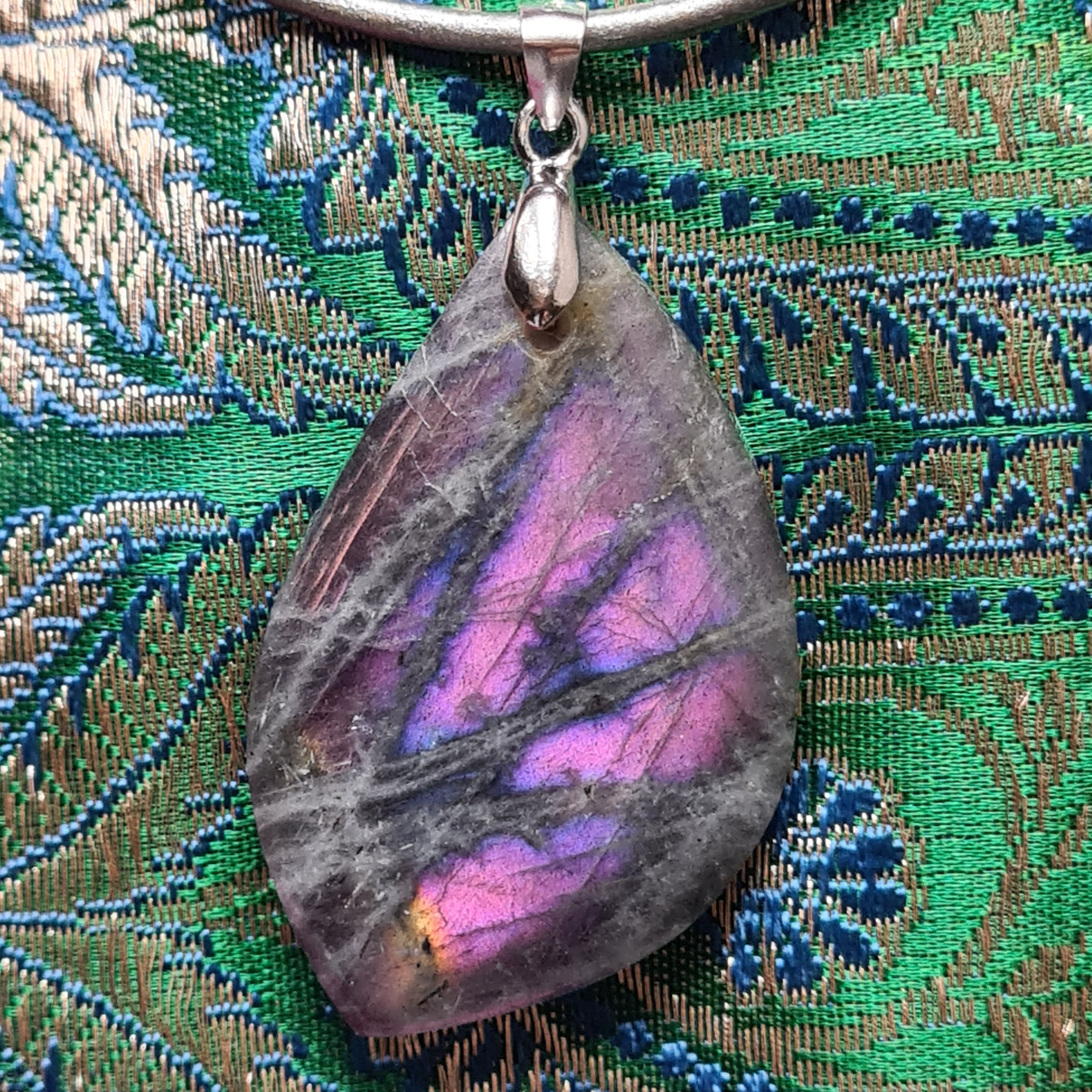 Pendentif en labradorite 95