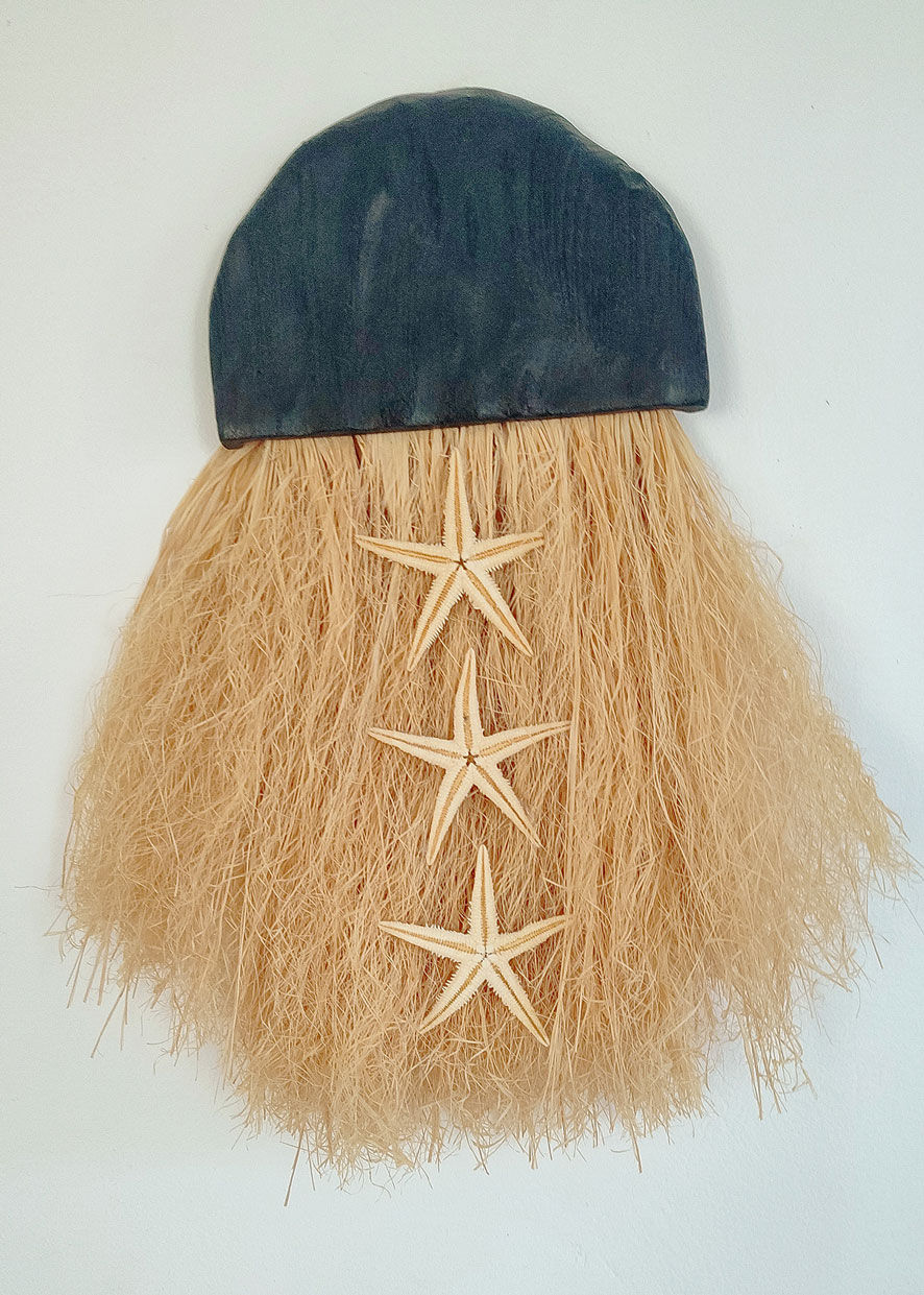 Décoration murale en bois noir sculpté raphia et étoile de mer vue de face