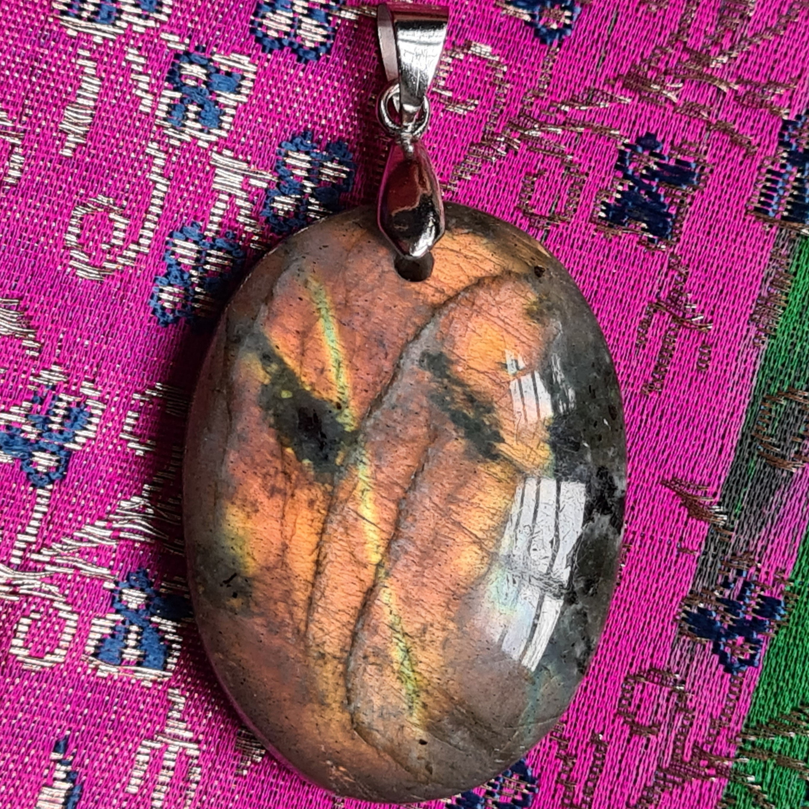 Pendentif en labradorite 87