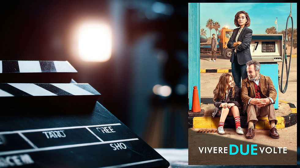 Ciak cinematografico accanto alla locandina di Vivere due volte, racconto di un viaggio per ritrovare i ricordi.