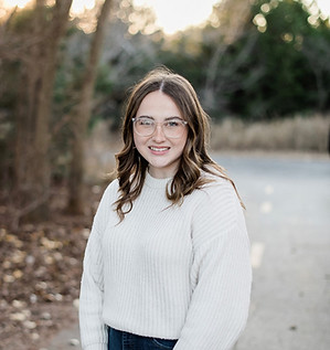 Lauren headshot 2022.jpg