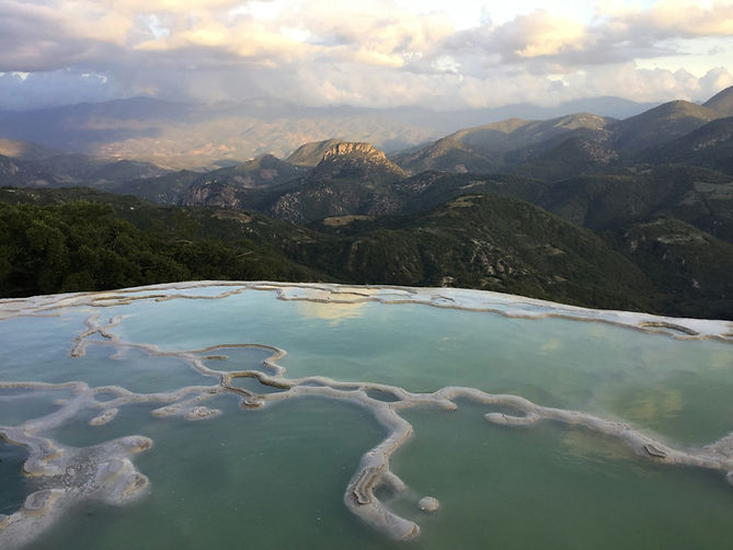 HIERVE EL AGUA.jpg