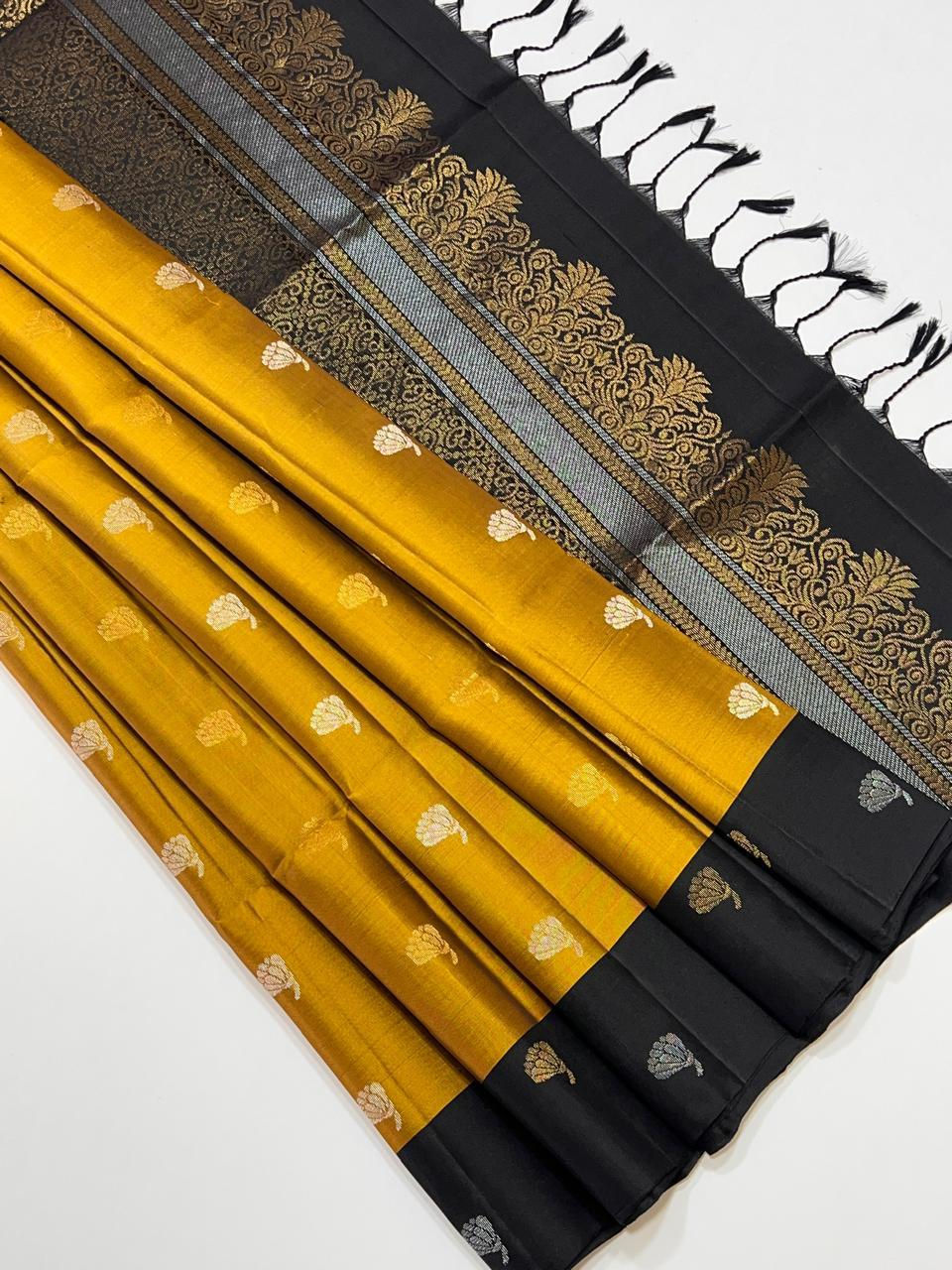 Svarna Deepa Silk Saree