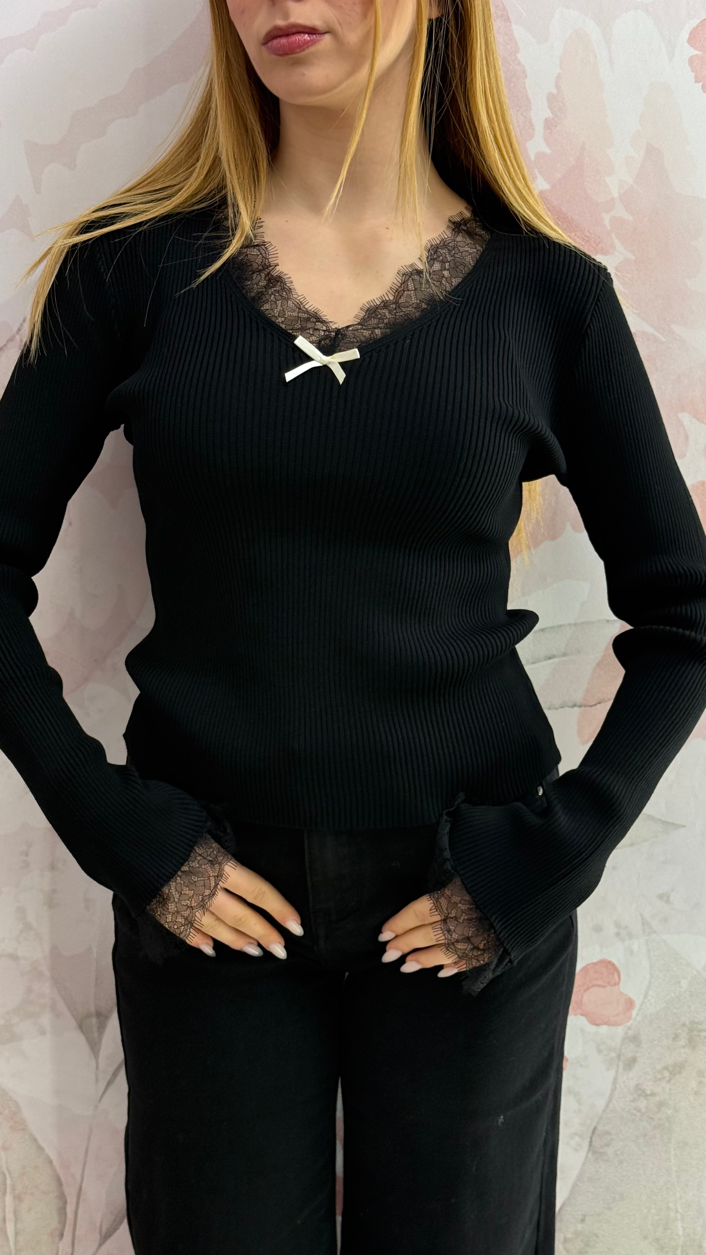 PULL COSTINE FIOCCHETTO E PIZZO NERO