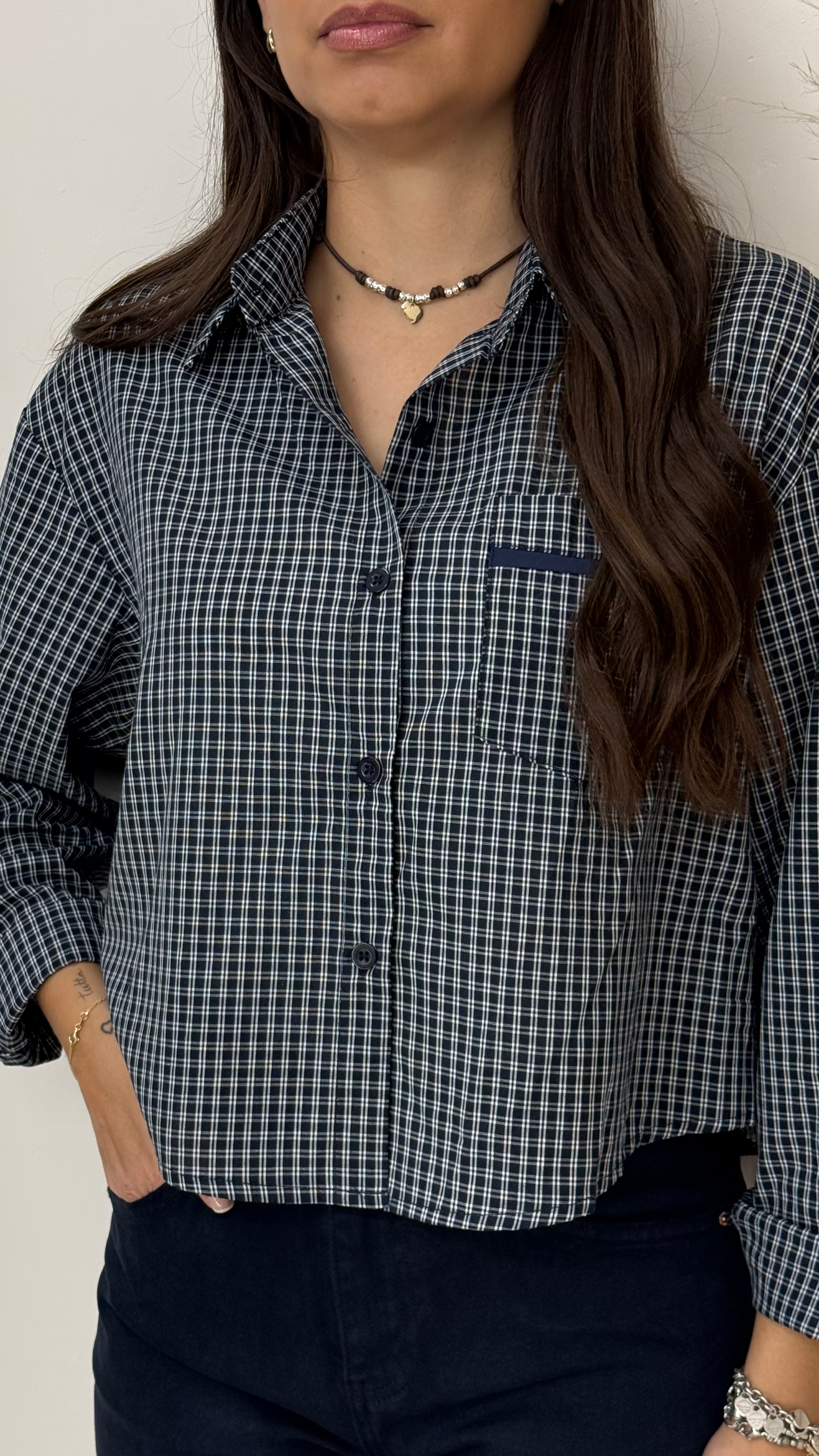 CAMICIA CROPPED CHECK CON DETTAGLI A CONTRASTO BLU