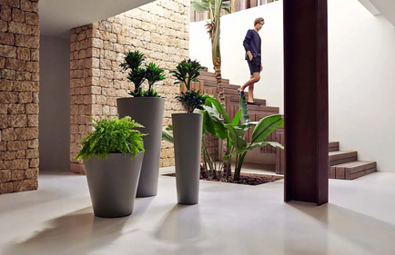 outdoor-planters-collection-Studio-Vondom-2.webp
