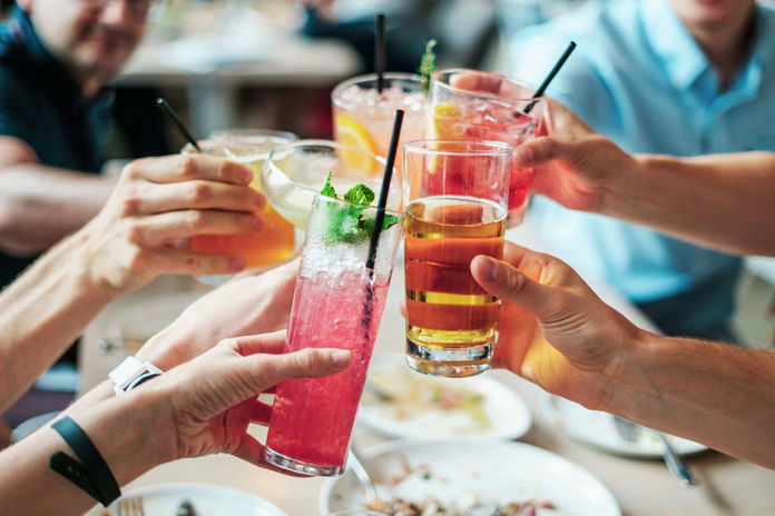 Happy hour? Dicas para conciliá-lo com a alimentação equilibrada.