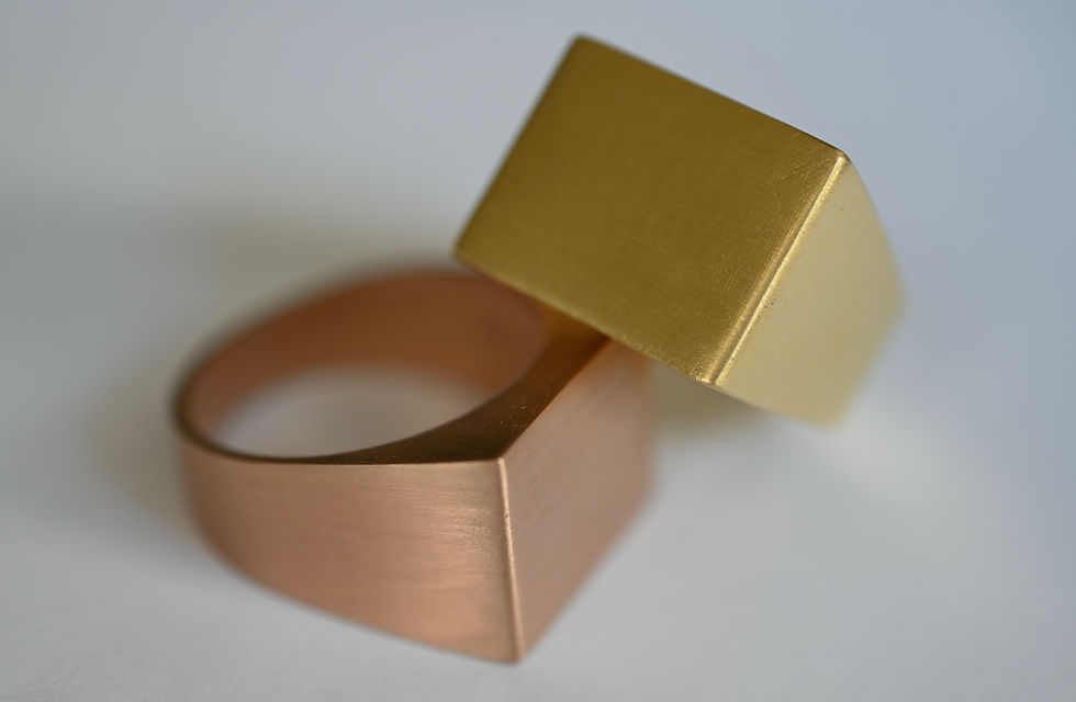 תמונה ממוזערת: 18K SQUARE SIGNET RING