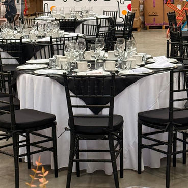 Montaje con mesas para evento en CDMX y área metropolitana