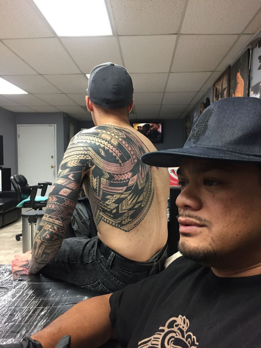 American-Lebanese client from New York showing a back and arm Samoan tattoo sleeve designed by King ‘Afa using traditional pe‘a tatau patterns without replicating sacred layouts.