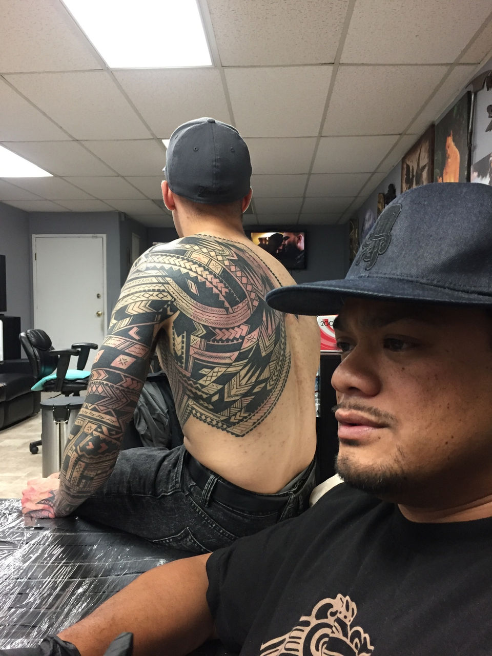 American-Lebanese client from New York showing a back and arm Samoan tattoo sleeve designed by King ‘Afa using traditional pe‘a tatau patterns without replicating sacred layouts.