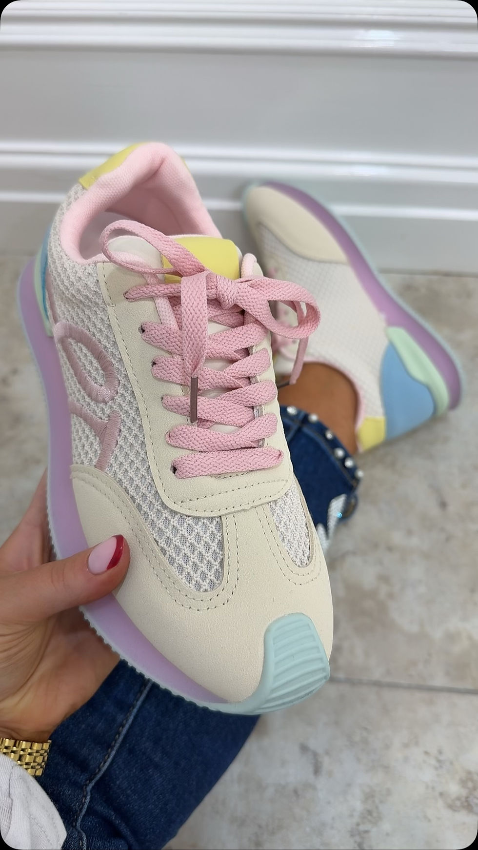 Thumbnail: Vienna Signature Statement Trainer Pastel