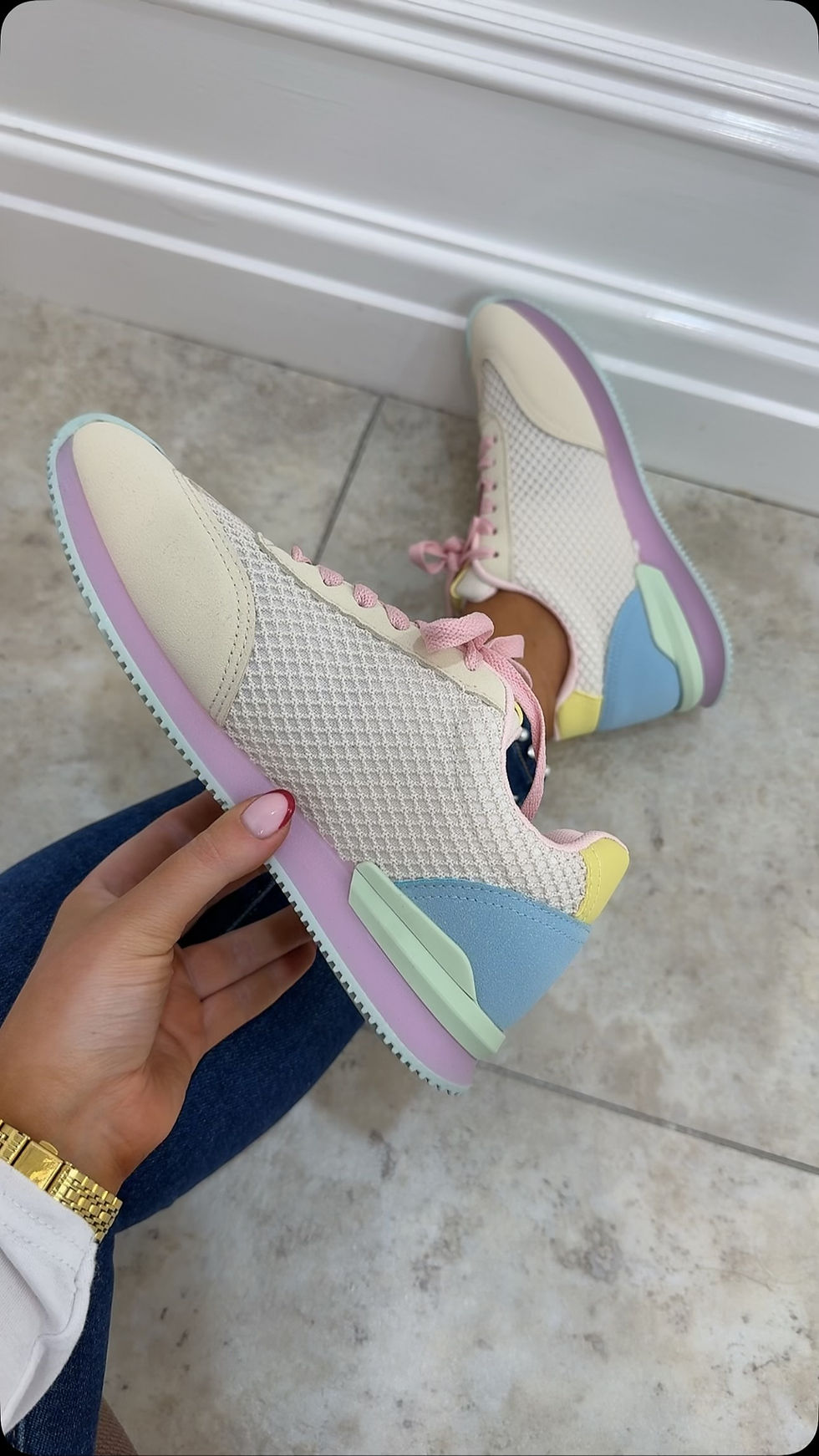 Thumbnail: Vienna Signature Statement Trainer Pastel