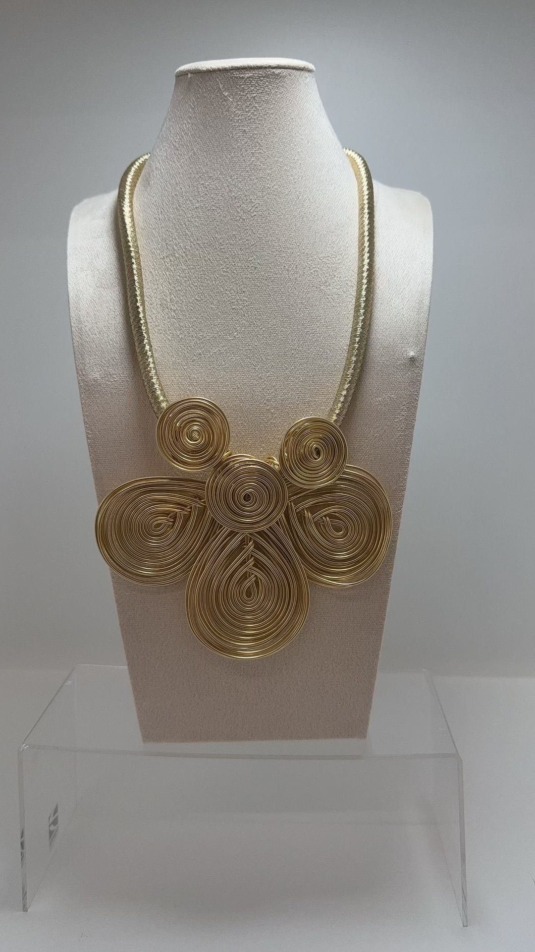 Statement Necklace 100