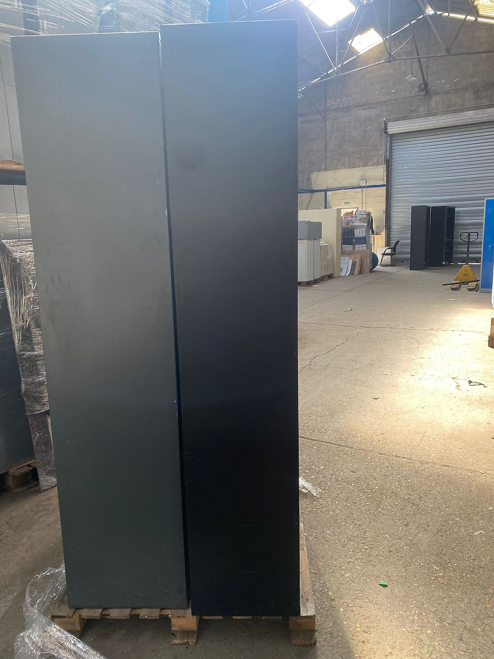 Miniature : Armoire haute à rideaux bois avec clés – (Qté : 2) ARM618