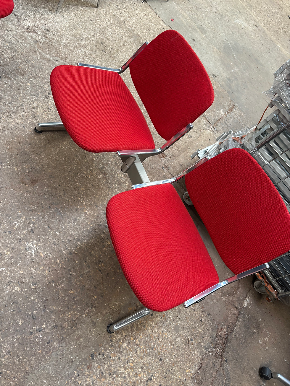 Miniature : Lot de chaises d'accueil sur poutre rouge – CASTELLI (Qté : 1) ACC202