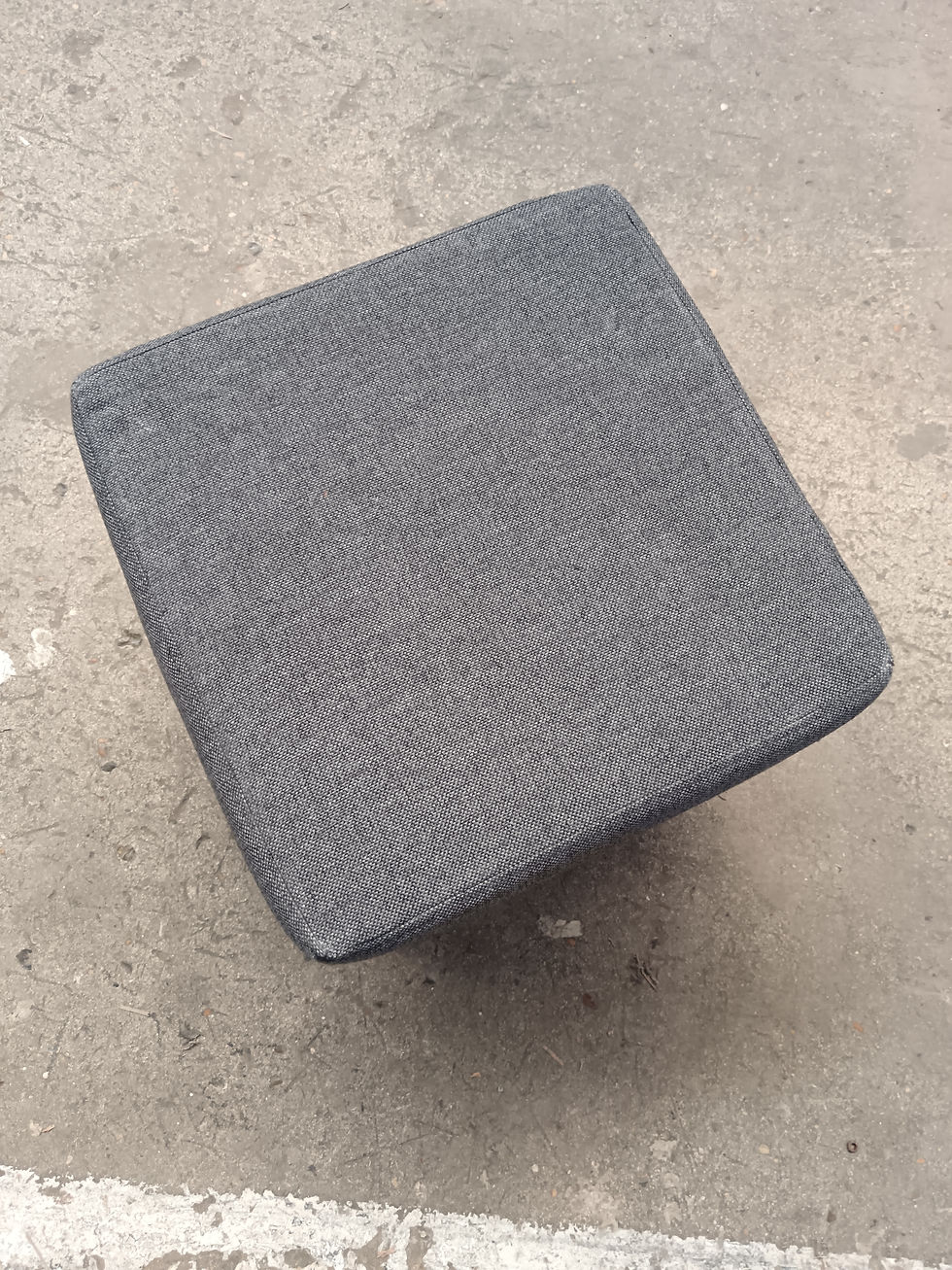 Miniature : Pouf carré gris en tissu (Qté : 1) ACS382