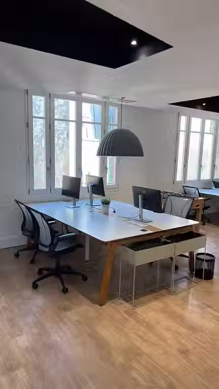 Bench 4 places design en bois (Qté : 1) BUR359