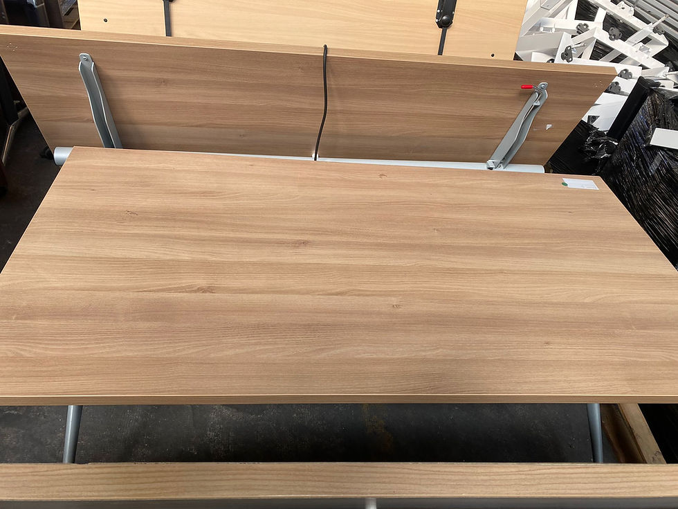 Miniature : Table basculante en bois avec prise électrique (Qté : 1)TAB617