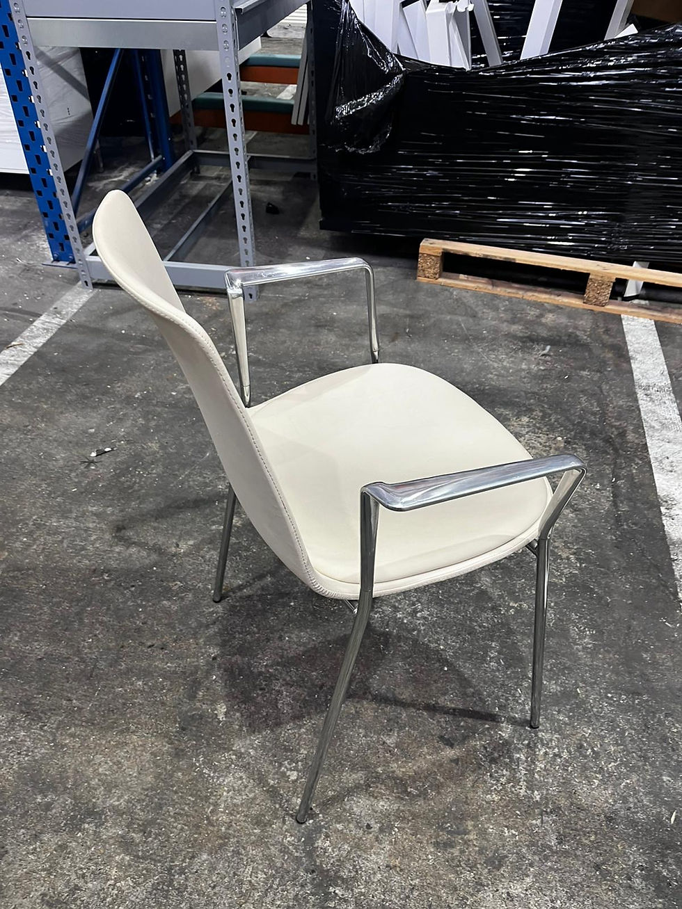 Miniature : Chaise design avec accoudoirs de chez Enea design(Qté : 6) CHA456