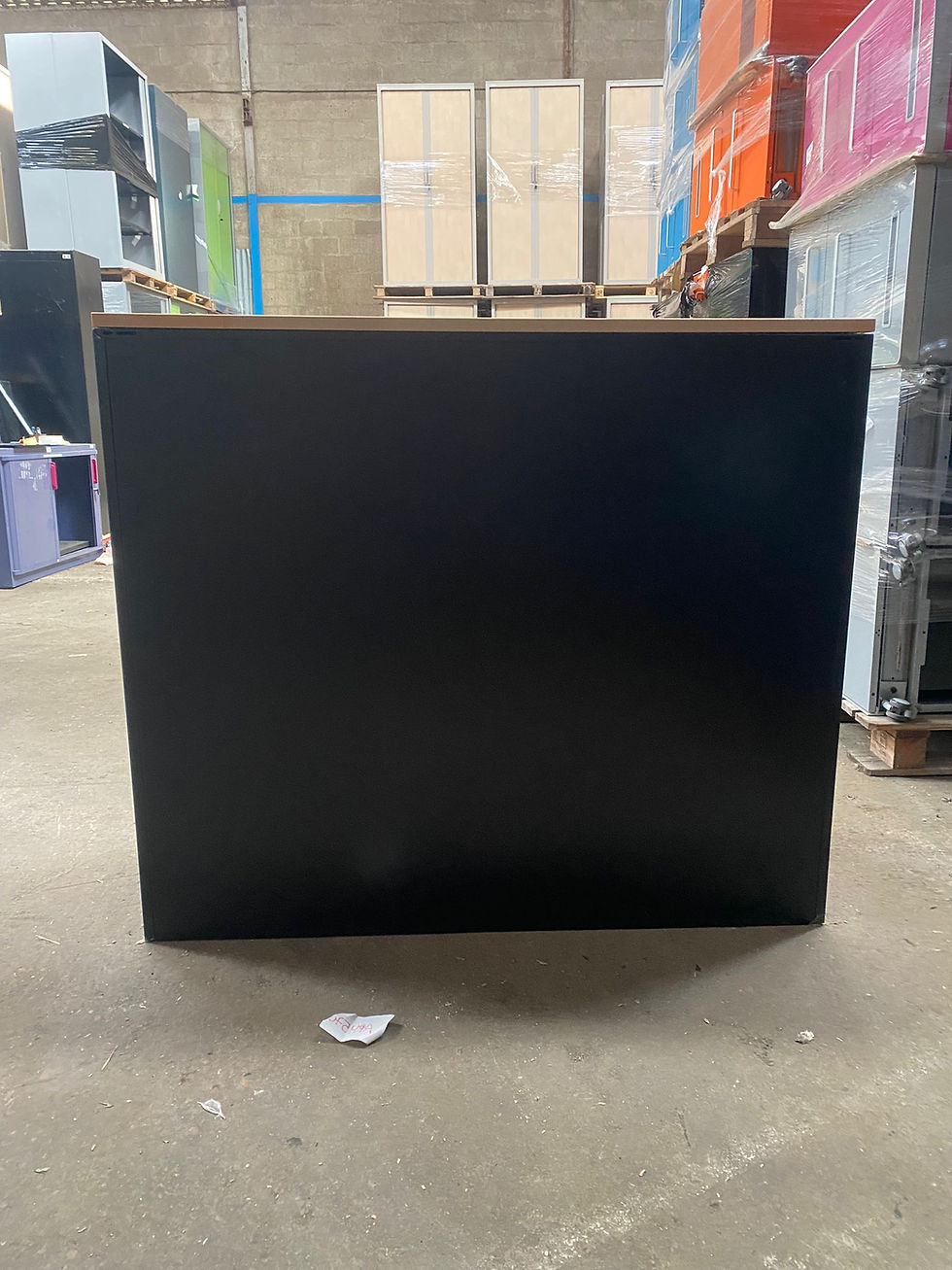 Miniature : Armoire 1/2 rideaux noirs & plateau bois - Avec Clés (Qté : 18)ARM606