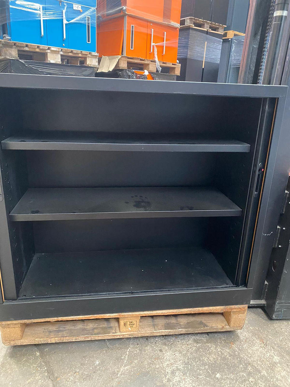 Miniature : Armoire basse à rideaux noire avec clés – (Qté : 3) ARM609