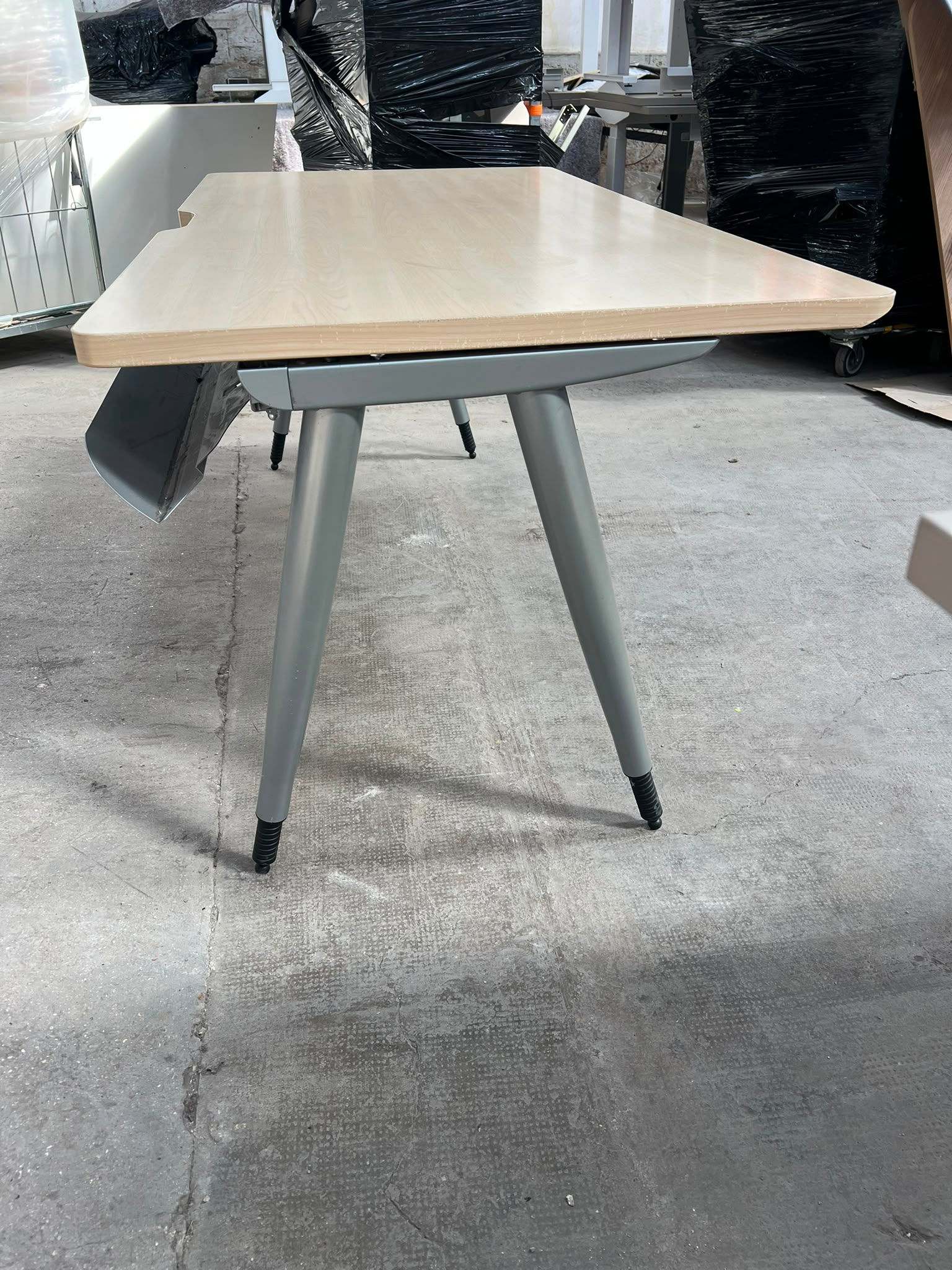 Lot de 4 bureaux droits chêne clair - STEELCASE (Qté : 1) BUR382