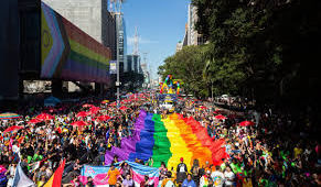 Parada do Orgulho LGBTQIAPN+ completa três décadas de história