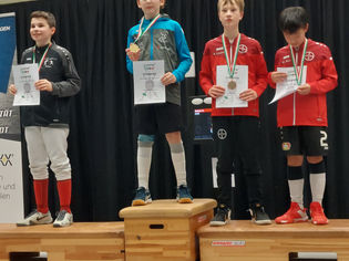 5 mal Gold, 1 mal Silber, 3 mal Bronze ist die großartige Bilanz der NRW Meisterschaften 2024 für das Fechtzentrum Solingen