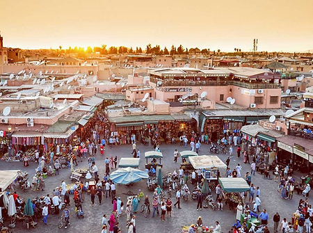 Marrakech: Jemaa el-Fnaa – Lively square with storytellers, food stalls, and snake charmers.
