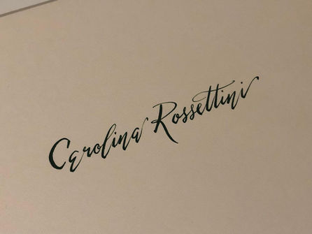 Envelope com caligrafia moderna feita à mão no estilo hand brush.