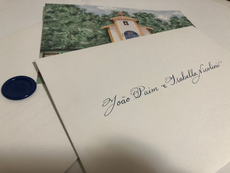 Convite de casamento com caligrafia manual e detalhes em aquarela elegante