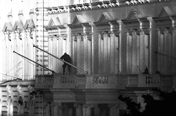 The SAS prepares to storm the Iranian Embassy in London in 1980