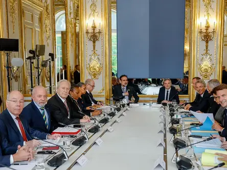 Macron pede inclusão de cláusulas-espelho para acordo UE-Mercosul