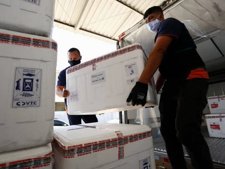 Em Goiás, lactantes, garis e jornalistas viram prioridade de vacina da Covid