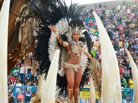 Desfile na Sapucaí terá mais quatro escolas nesta segunda-feira