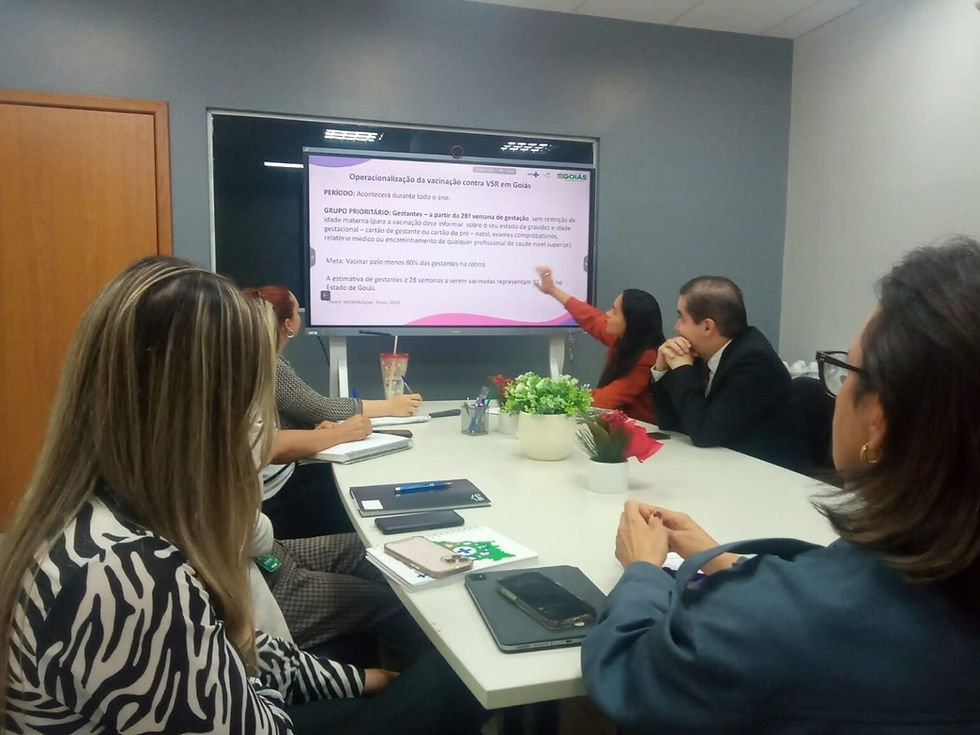 Reunião da equipe Suvisa e médicos para ampliar divulgação da vacinação contra o vírus sincicial respiratório (Fotos: SES)