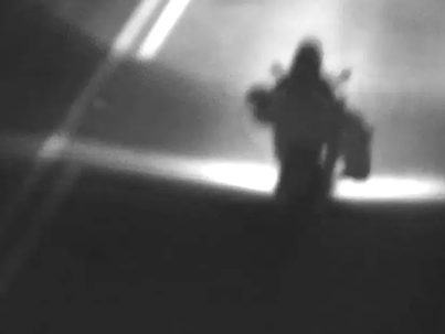 Jovem filmado levando corpo de mulher em moto se entrega à Polícia e confessa homicídio em GO