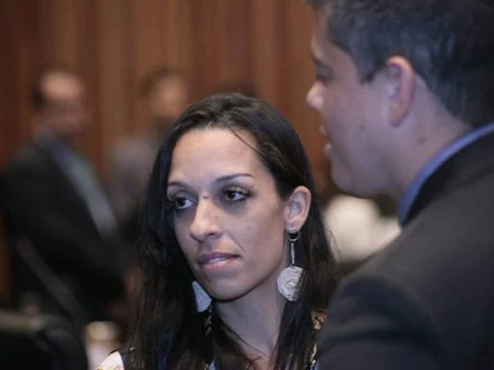 Marido é preso após enforcar e espancar Kelly Bolsonaro no DF