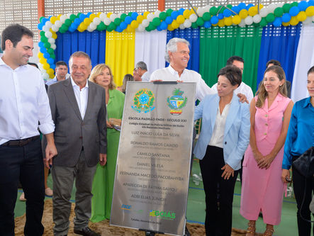 Iris Rezende é homenageado em novo Colégio da PM