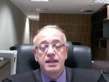 Desembargador que pediu extinção da PM é afastado pela Justiça de GO