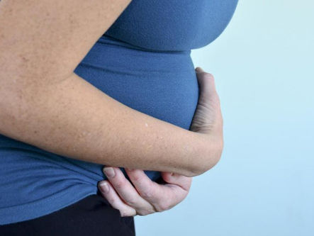 Homem é preso por estuprar mulher grávida de 6 meses