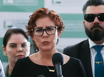 Câmara autoriza licença de 127 dias à deputada Carla Zambelli