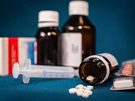 Unicamp confirma caso de hepatite medicamentosa após “kit Covid”
