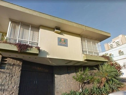 Criança de quatro anos e filhote de cachorro são encontrados mortos dentro de carro