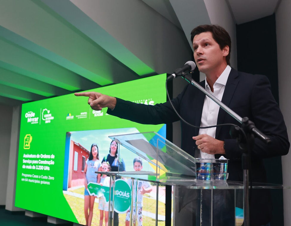 Daniel Vilela assina ordem de serviço para construção de casas a custo zero em 64 municípios goianos e beneficiará mais de 3 mil famílias (Foto: André Costa)