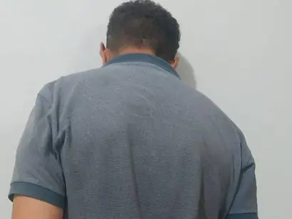 Preso suspeito de agarrar e beija adolescente à força na de igreja