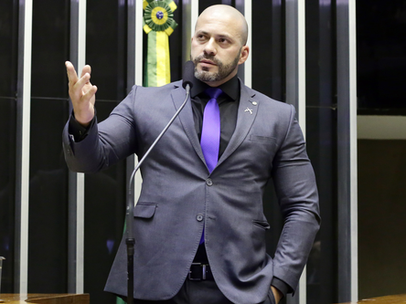 "Ditadura de toga", dizem deputados que votaram contra prisão de Silveira