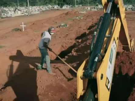 Prefeitura de Jaraguá faz vídeo polêmico de conscientização contra a Covid-19 em cemitério