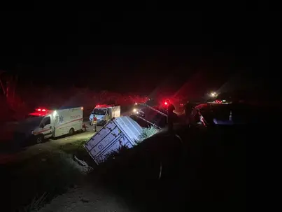 Motorista morre após perder o controle e capotar carreta em GO